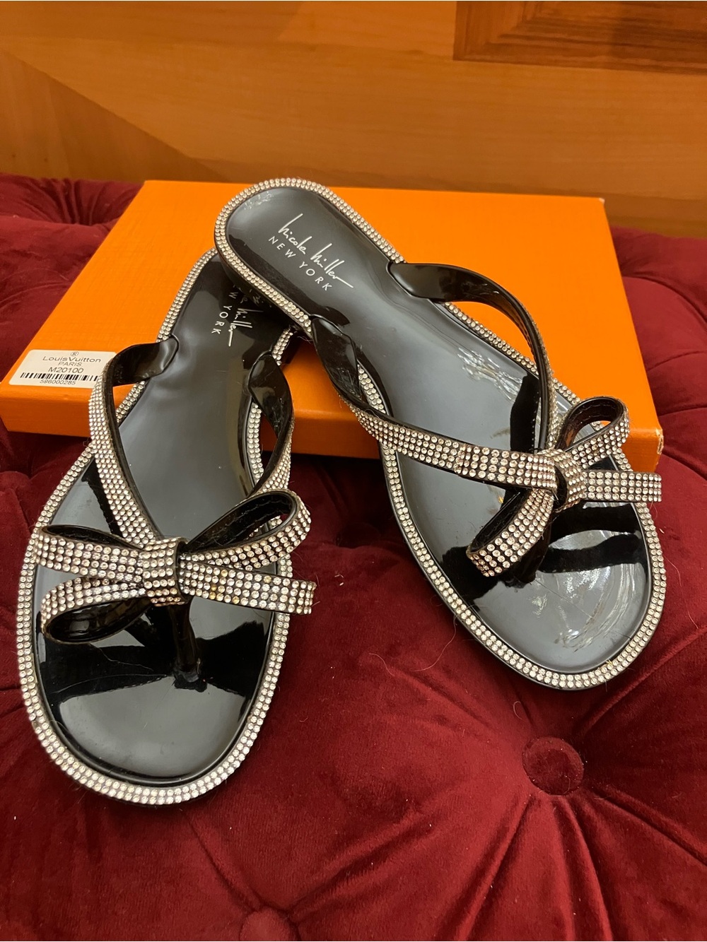 Nicole Miller Black Patent Bow Rhinestone Thong Sandals Flip Flops